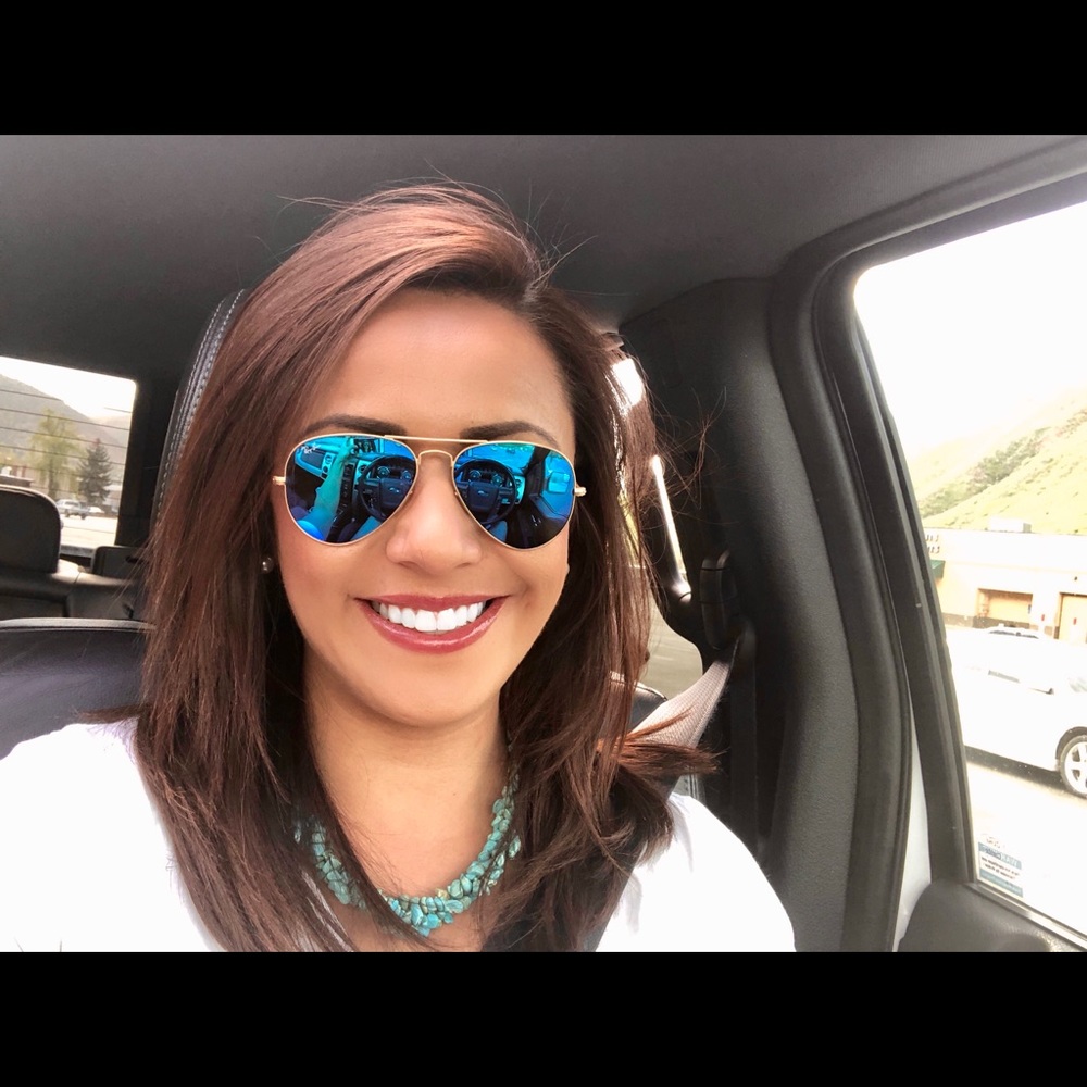 Meet your Posher, Gabriela